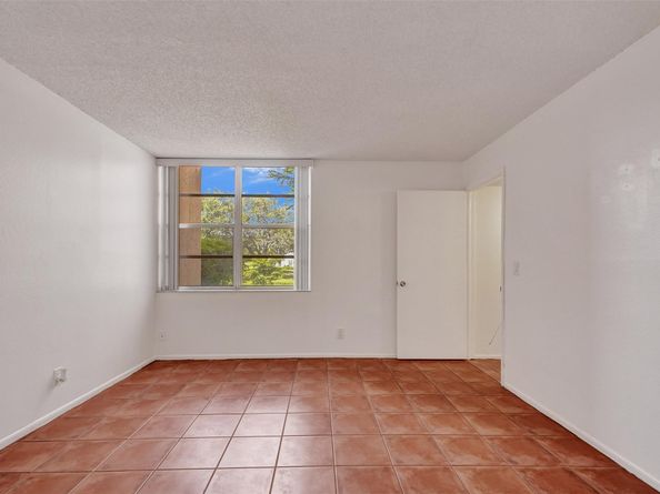 9481 Evergreen Pl 103, Davie FL 33324