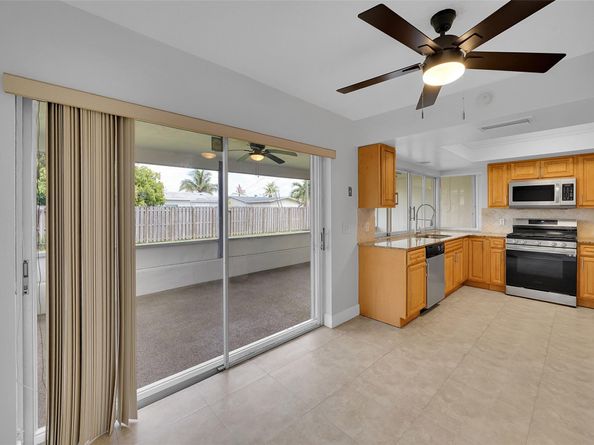 2510 NW 94th Ter, Sunrise FL 33322