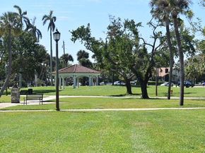 810 Lake Shore Drive 16, Lake Park FL 33403