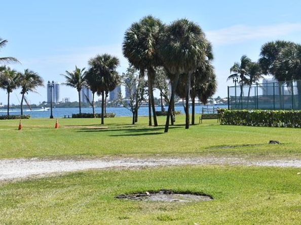 810 Lake Shore Drive 16, Lake Park FL 33403