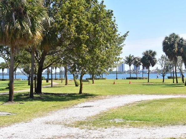 810 Lake Shore Drive 16, Lake Park FL 33403