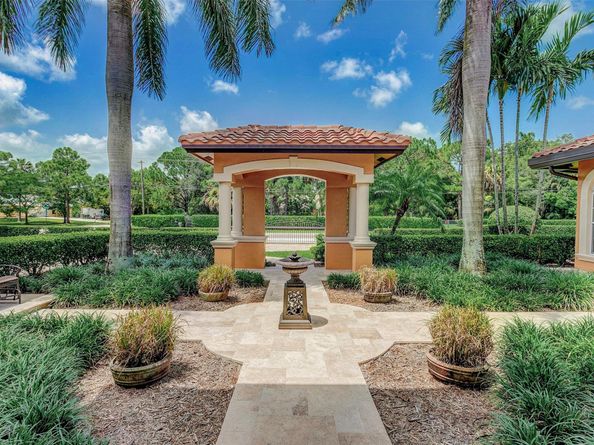 7170 155th Pl, Palm Beach Gardens FL 33418