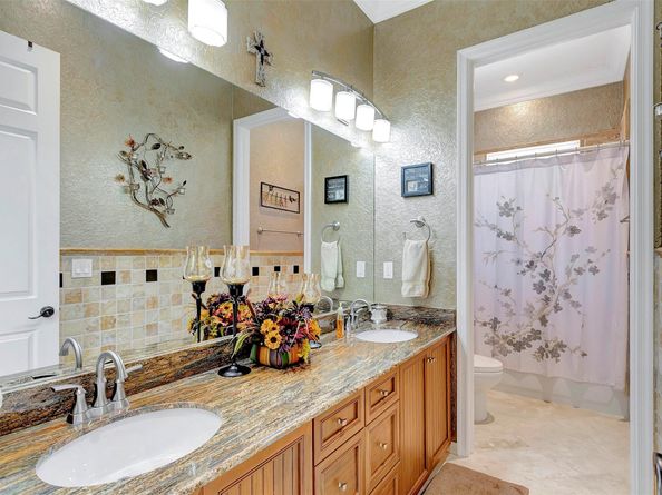 7170 155th Pl, Palm Beach Gardens FL 33418