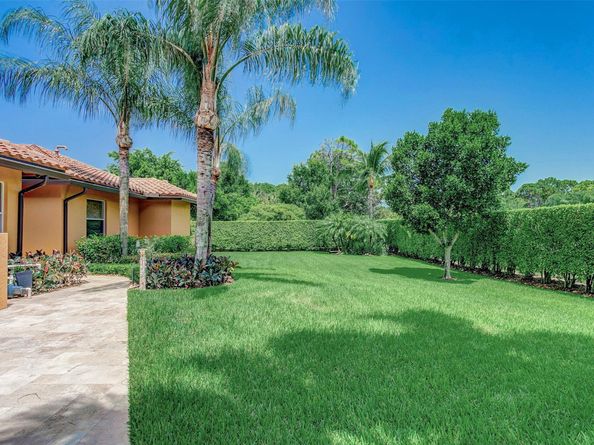 7170 155th Pl, Palm Beach Gardens FL 33418