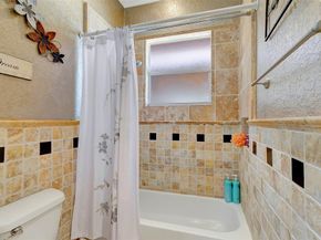 7170 155th Pl, Palm Beach Gardens FL 33418
