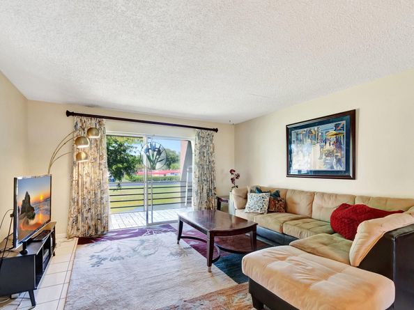 100 Lake Meryl Dr 201, West Palm Beach FL 33411