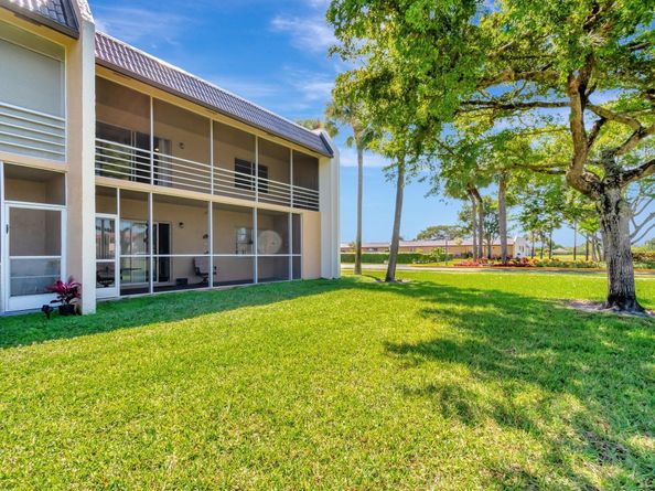 100 Lake Meryl Dr 201, West Palm Beach FL 33411