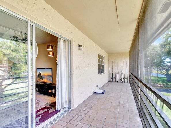 100 Lake Meryl Dr 201, West Palm Beach FL 33411