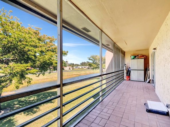 100 Lake Meryl Dr 201, West Palm Beach FL 33411
