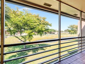 100 Lake Meryl Dr
