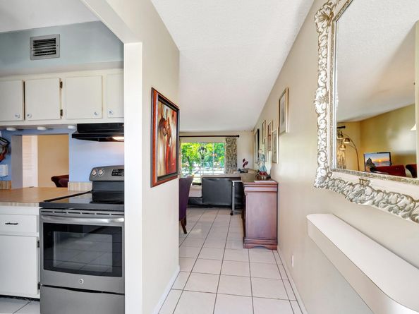 100 Lake Meryl Dr 201, West Palm Beach FL 33411