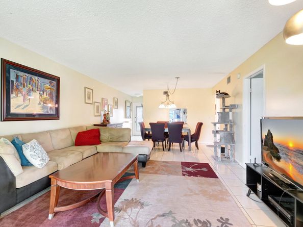 100 Lake Meryl Dr 201, West Palm Beach FL 33411