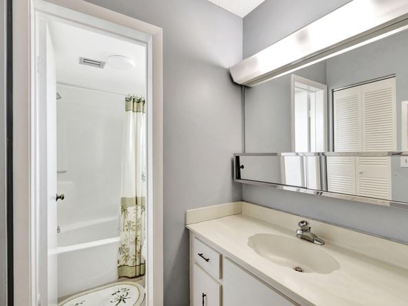 100 Lake Meryl Dr 201, West Palm Beach FL 33411