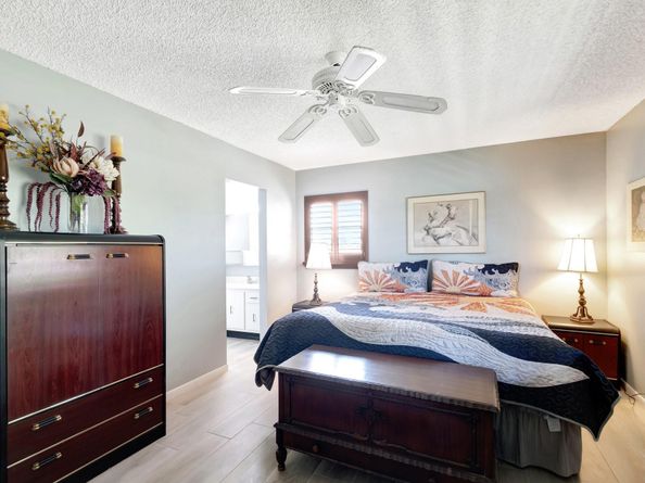 100 Lake Meryl Dr 201, West Palm Beach FL 33411
