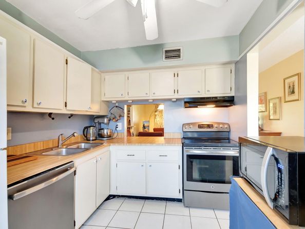 100 Lake Meryl Dr 201, West Palm Beach FL 33411