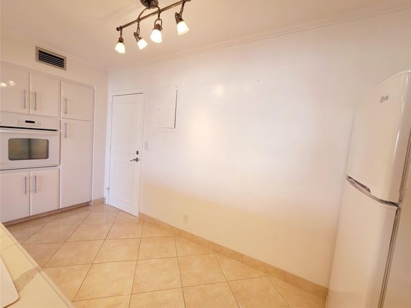 3233 NE 34th St 1102, Fort Lauderdale FL 33308
