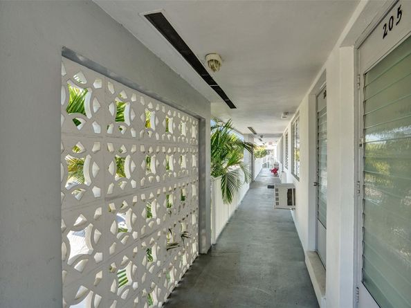 2000 NE 51st Ct 205, Fort Lauderdale FL 33308