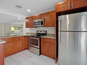 690 SE 23rd Avenue 3, Pompano Beach FL 33062