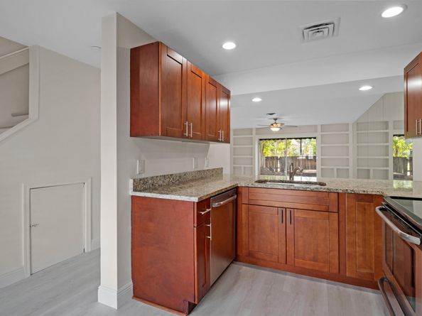 690 SE 23rd Avenue 3, Pompano Beach FL 33062