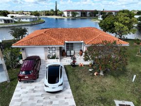 5809 NW 86th Ter, Tamarac FL 33321