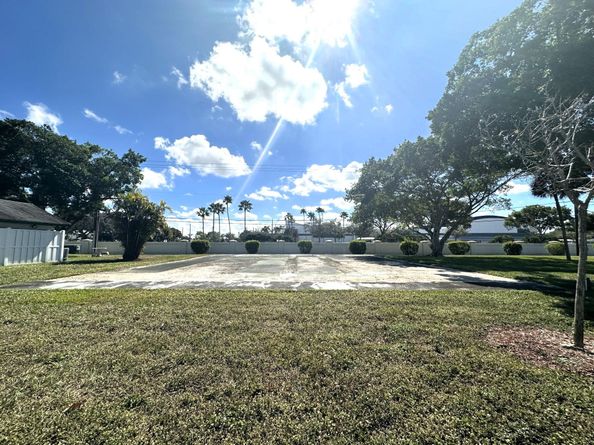 5809 NW 86th Ter, Tamarac FL 33321