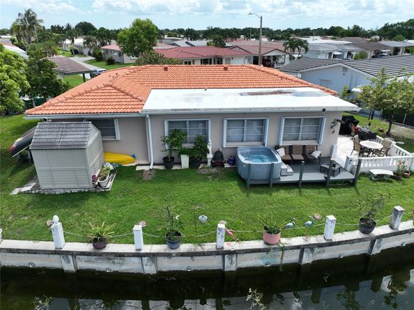 5809 NW 86th Ter, Tamarac FL 33321