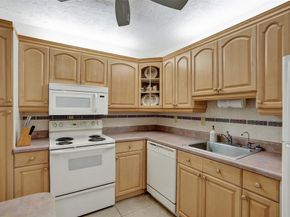2831 Somerset Dr 414, Lauderdale Lakes FL 33311