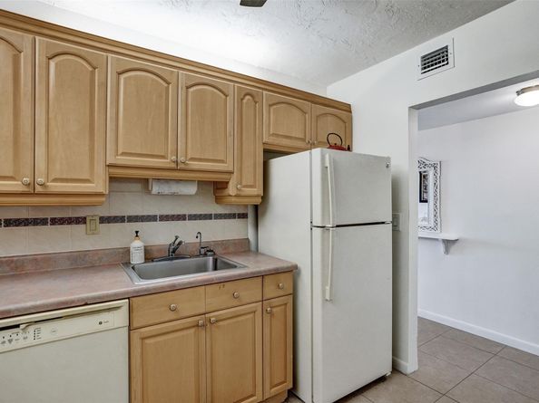 2831 Somerset Dr 414, Lauderdale Lakes FL 33311