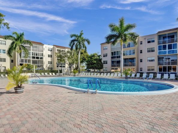 2831 Somerset Dr 414, Lauderdale Lakes FL 33311