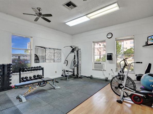 2831 Somerset Dr 414, Lauderdale Lakes FL 33311