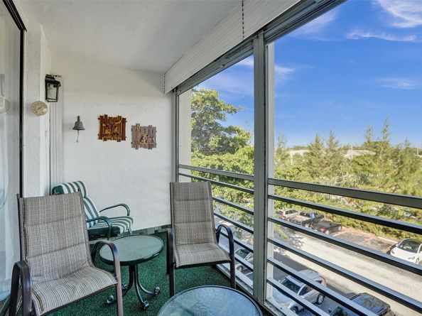 2831 Somerset Dr 414, Lauderdale Lakes FL 33311