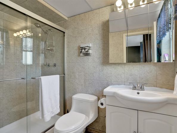 2831 Somerset Dr 414, Lauderdale Lakes FL 33311