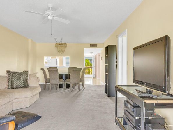 3146 Via Poinciana 315, Lake Worth FL 33467
