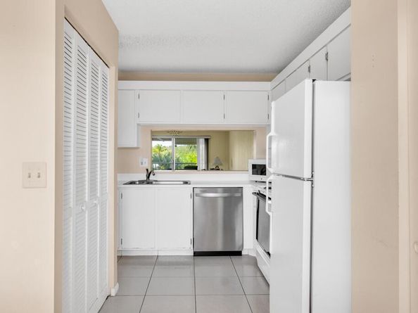 3146 Via Poinciana 315, Lake Worth FL 33467