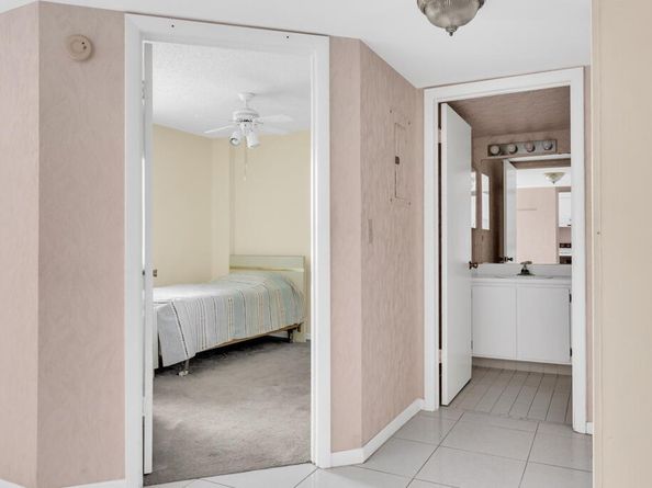 3146 Via Poinciana 315, Lake Worth FL 33467