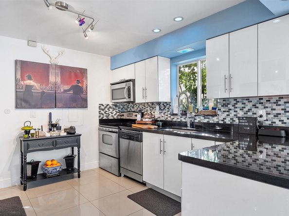 1322 Johnson St, Hollywood FL 33019