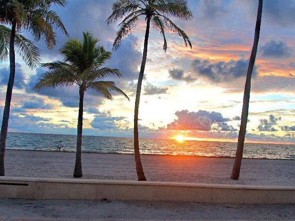 1322 Johnson St, Hollywood FL 33019