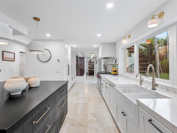 2421 NE 12th St, Fort Lauderdale FL 33304