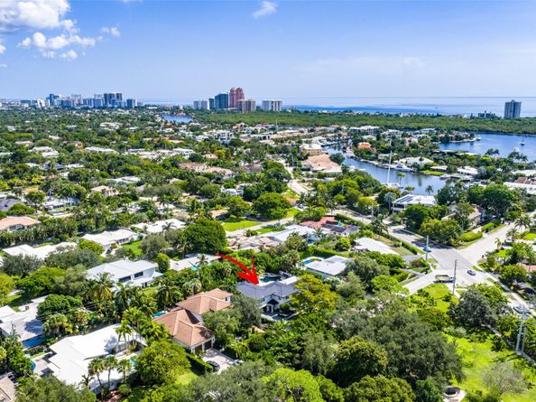 2421 NE 12th St, Fort Lauderdale FL 33304