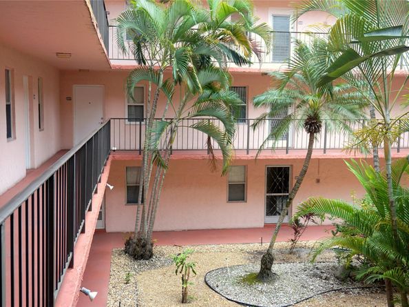 2851 Somerset Dr 103, Lauderdale Lakes FL 33311