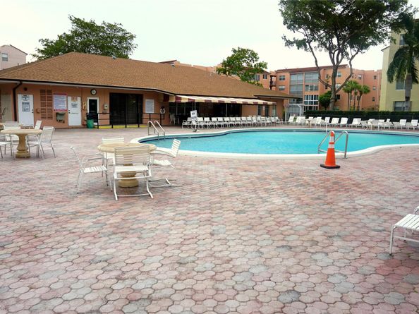 2851 Somerset Dr 103, Lauderdale Lakes FL 33311