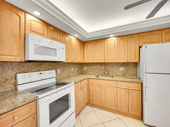 3520 Oaks Way 806, Pompano Beach FL 33069