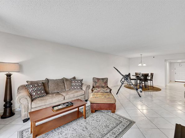 3520 Oaks Way 806, Pompano Beach FL 33069