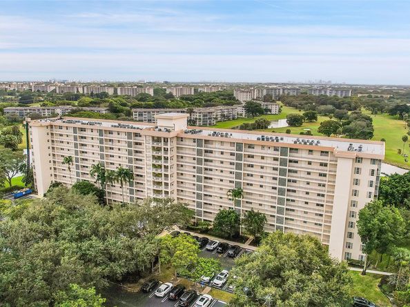 3520 Oaks Way 806, Pompano Beach FL 33069
