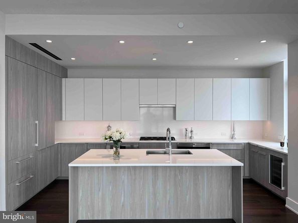 301 S Broad 2103, Philadelphia PA 19107