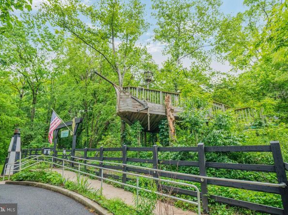 7201 Thomas Branch Drive, Bethesda MD 20817