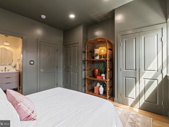 1031 Mercy Street, Philadelphia PA 19148