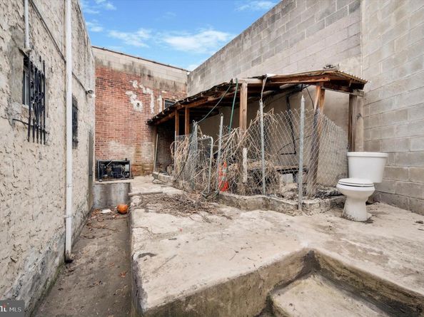 2205 Island Road, Philadelphia PA 19142