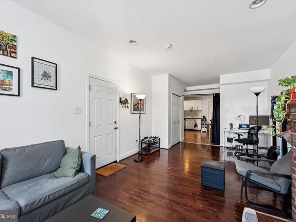 903 S 13TH Street, Philadelphia PA 19147