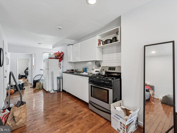 903 S 13TH Street, Philadelphia PA 19147